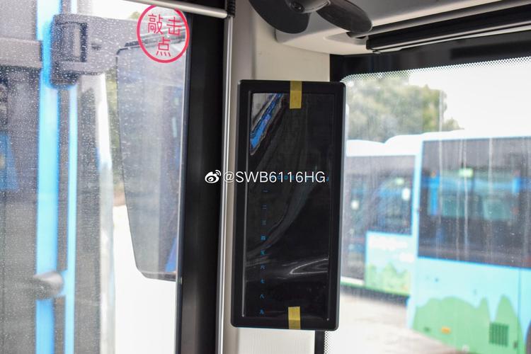 驾驶台,并无什么高科技的电子设备四排后山采用欣铁座椅,共设27只客座